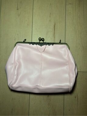 Classic Kiss-Lock Frame Pink Women’s Clutch